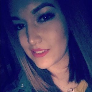 Meet your Posher, Dina